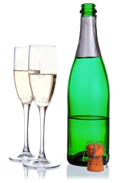 香槟酒瓶和个酒杯 — 图库照片