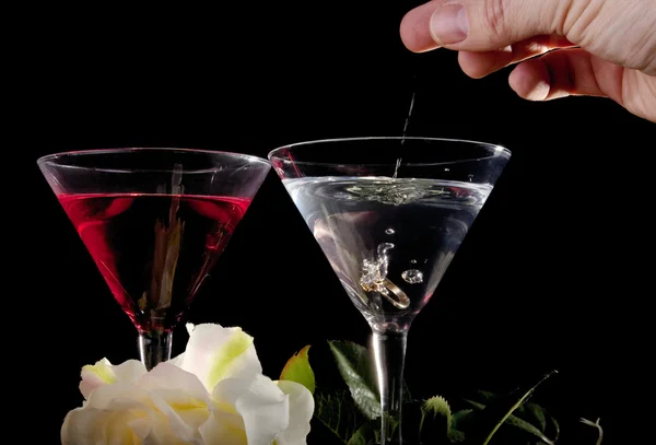 Rose and two glasses of cocktails — Stock Photo, Image
