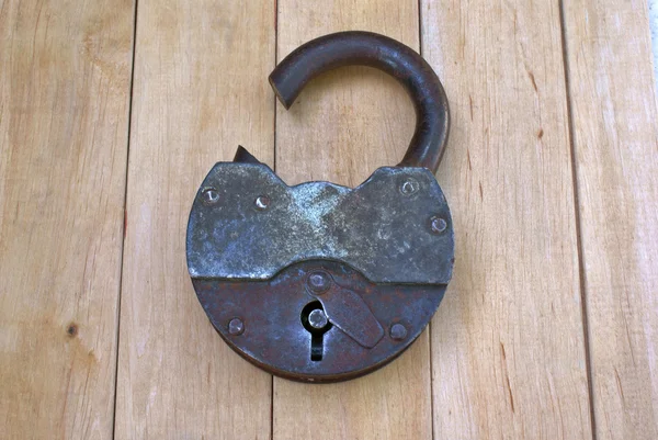 열린된 자물쇠 — 스톡 사진