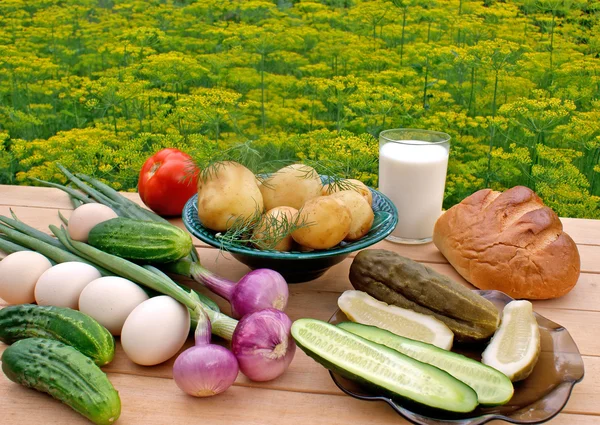 Étvágygerjesztő főtt burgonyát és a növényi ízletes smink — Stock Fotó