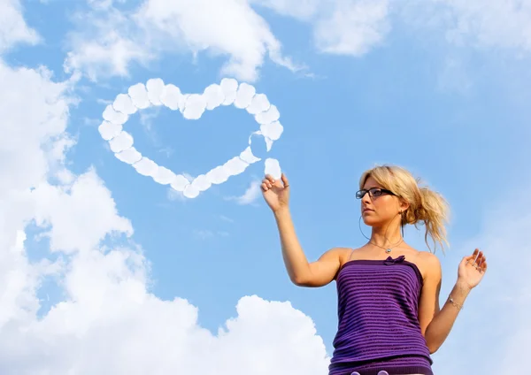 Cloud -heart and young woman — Stock Photo, Image