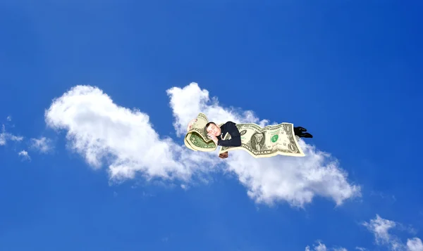 Slapen op de hemel wolk zakenman — Stockfoto
