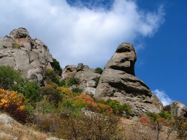 石头顶部的克里米亚山脉. 免版税图库图片