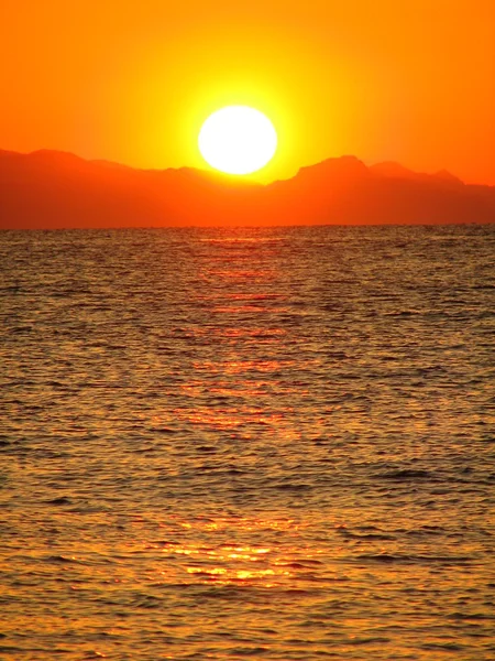 stock image Sea surf in beams of the ascending sun.