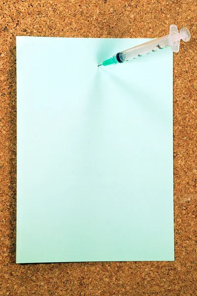 Note syringe medical bulletin board — Stock Photo, Image