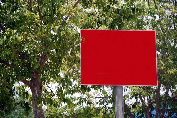 Sinal de rua vermelho em branco — Fotografia de Stock