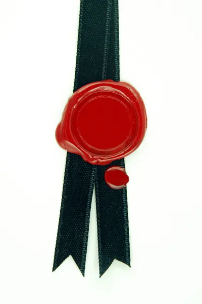 Červenou pečetí utěsněte černé stuhy — Stock fotografie