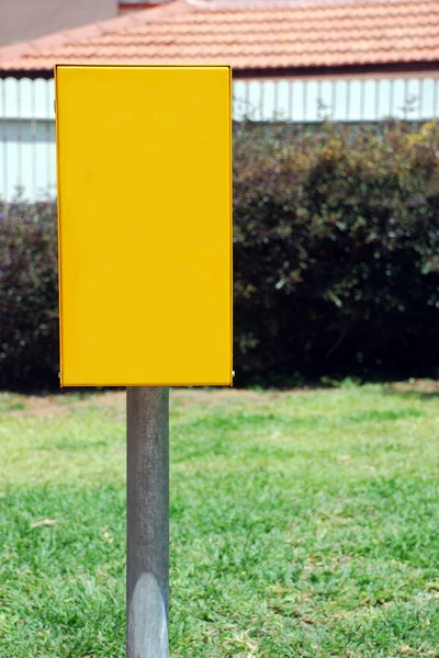 Panneau de rue blanc jaune — Photo