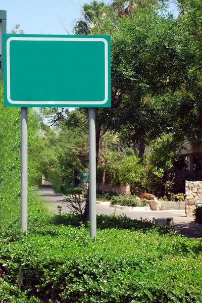 Grünes leeres Straßenschild — Stockfoto
