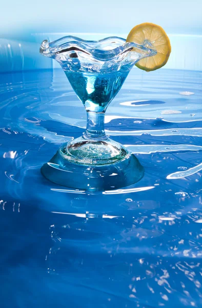 Плавательный бассейн напитки — стоковое фото