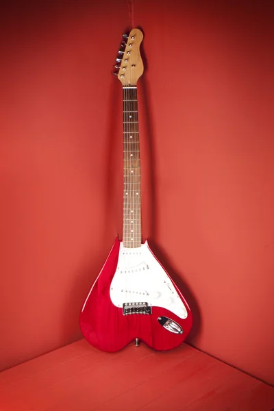 ハート形のエレク トリック ギター — ストック写真