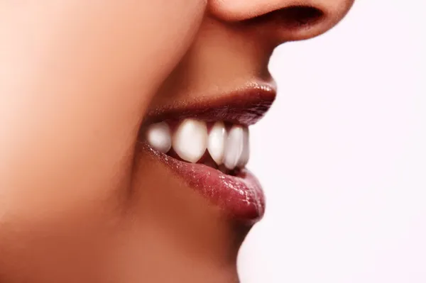 Usta wielkie zęby — Zdjęcie stockowe