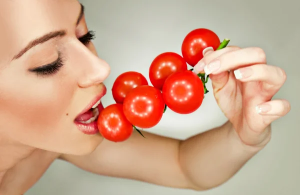 Menina de tomate — Fotografia de Stock