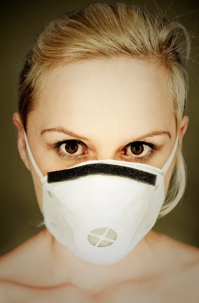 마스크를 쓴 여자 — 스톡 사진