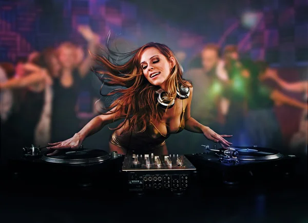 Menina DJ bonita — Fotografia de Stock
