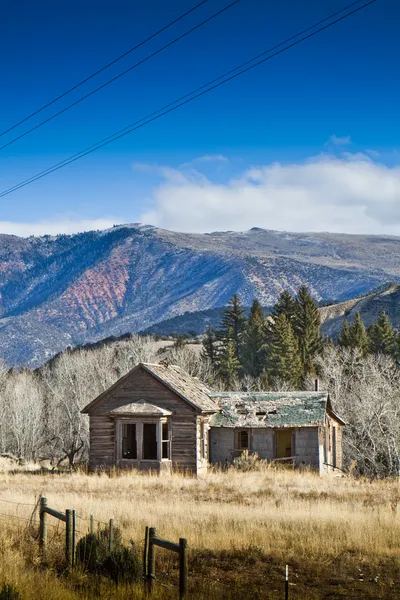 Una cabaña minera abandonada en Colorado . — Foto de Stock