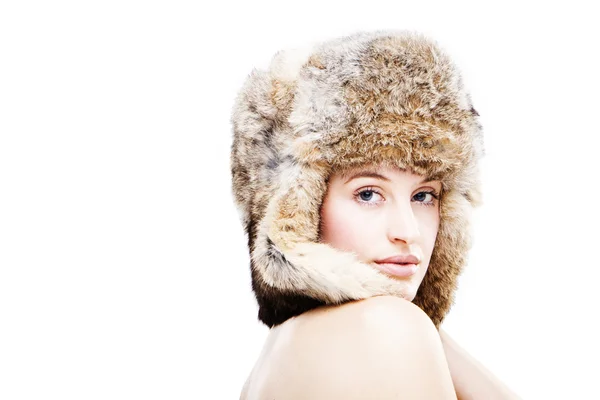 Bella ragazza con un cappello di pelliccia — Foto Stock