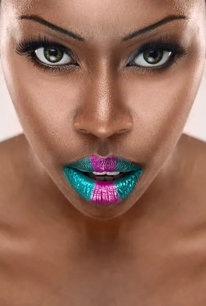 Vacker afrikansk kvinna — Stockfoto