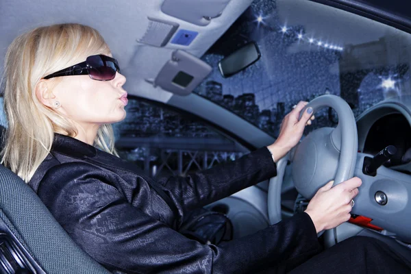 Young woman driving car — Stock Photo, Image