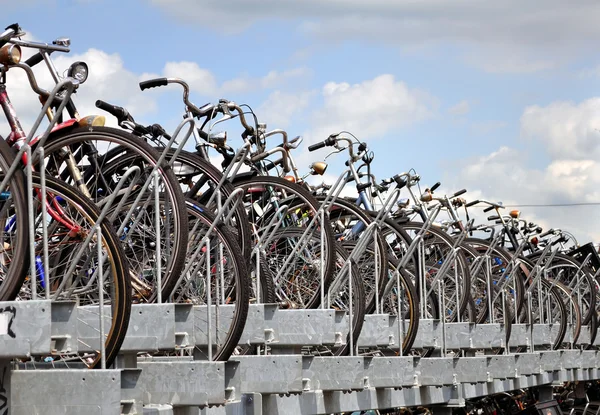 암스테르담의 자전거 주차장 — 스톡 사진
