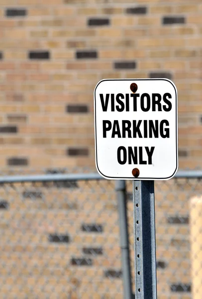 Návštěvníci parkovací značka — Stock fotografie
