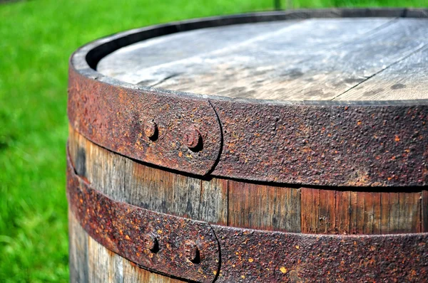 Velho barril enferrujado — Fotografia de Stock