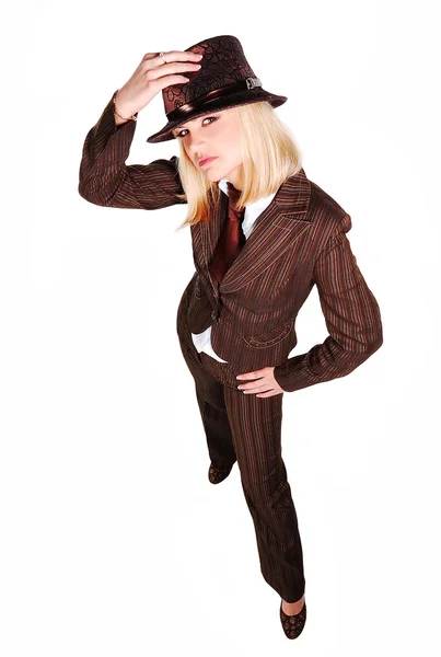 Flicka i brun kostym — Stockfoto