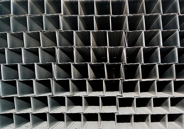 Eine Reihe von Aluminiumprofilen — Stockfoto