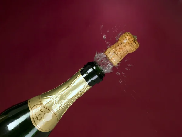 Explosie van groene champagnefles cork — Stockfoto