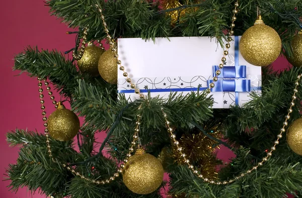 Білий конверт на Різдво — стокове фото