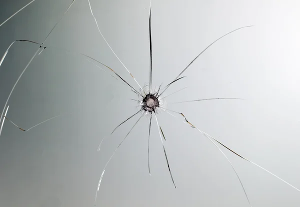 フロント ガラスの壊れた車のガラス — ストック写真
