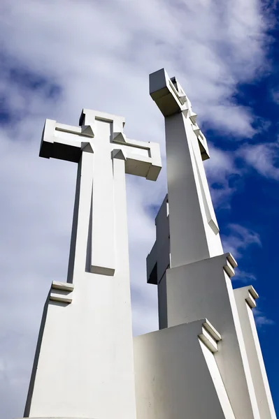 Três cruzes no fundo do céu — Fotografia de Stock