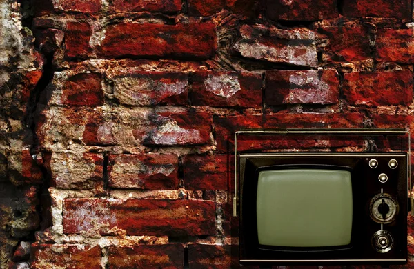 Stary telewizor z tło grunge — Zdjęcie stockowe