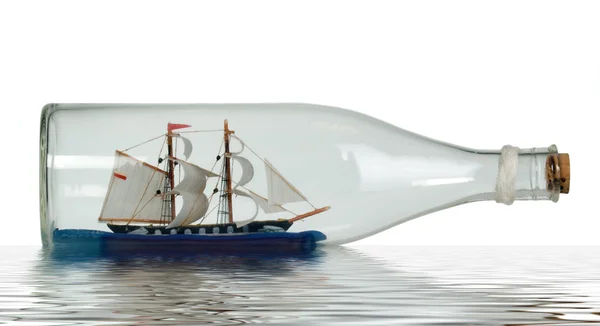 Schiff und Flasche — Stockfoto