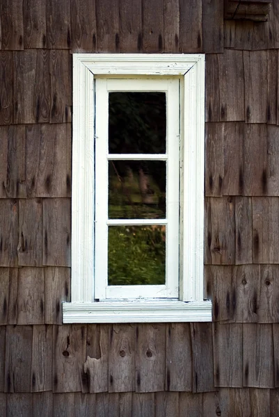 Белое окно — стоковое фото