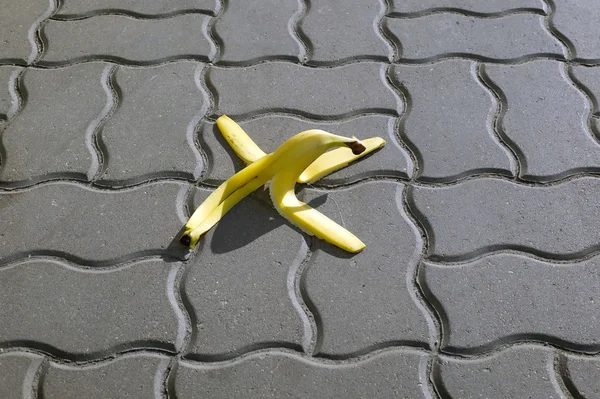 Banana skin on sidewalk — Stock Photo, Image