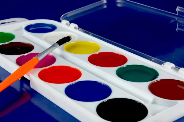 Paintbox suluboya ve boya fırçası — Stok fotoğraf