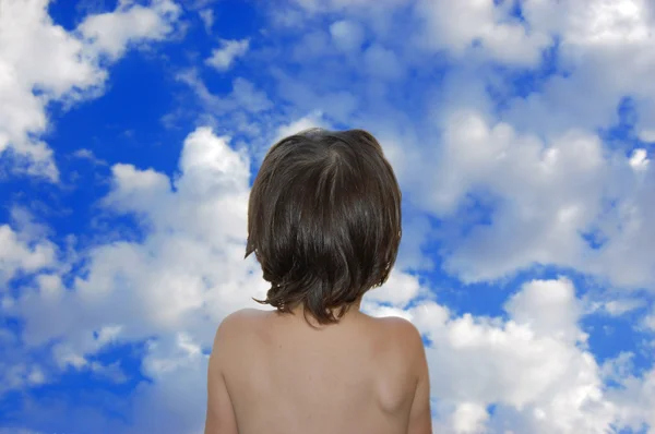 소녀와 하늘 — 스톡 사진