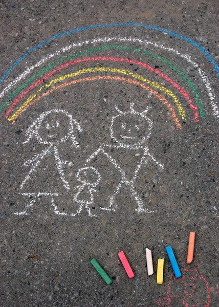 Famiglia e arcobaleno. Immagine su asfalto — Foto Stock