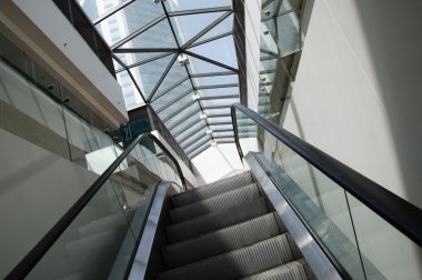 Asansör merdivenleri