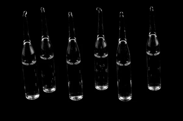 Ampollas médicas sobre fondo negro — Foto de Stock