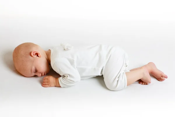 Μωρό αγόρι Άγγελος με φτερά που κοιμάται — Stockfoto
