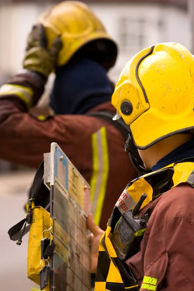 Muži požární záchranné služby — Stock fotografie
