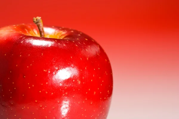 Czerwone jabłko z bliska — Zdjęcie stockowe