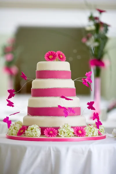 Piękny tort weselny — Zdjęcie stockowe