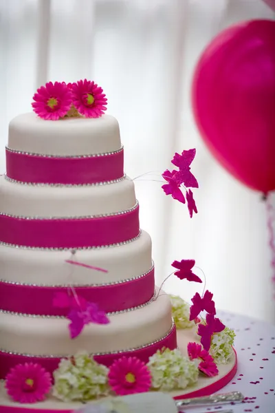 Piękny tort weselny — Zdjęcie stockowe