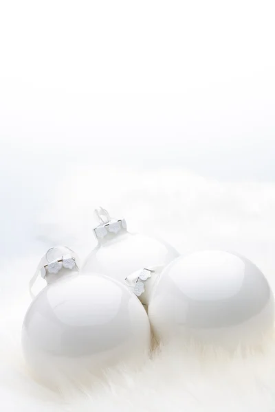 Bola de Navidad blanca —  Fotos de Stock