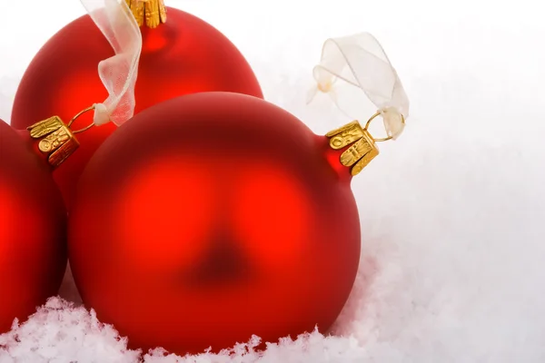 Vibráló vörös karácsonyi bauble — Stock Fotó