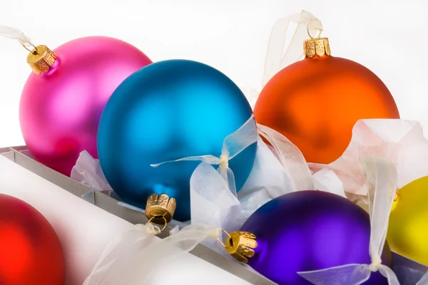 Christmas baubles boxed and unboxed — Stock Photo, Image