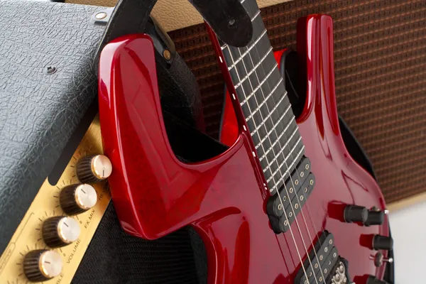 Guitarra e amplificadores — Fotografia de Stock